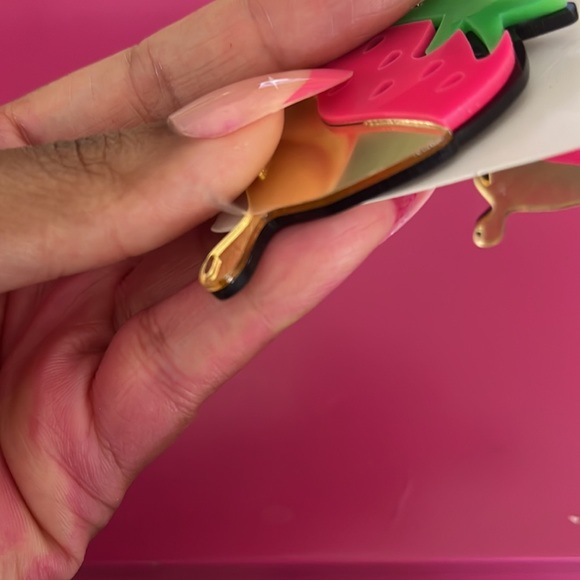 STRAWBERRY GOLD DRIP EARRINGS - Picture 3 of 4